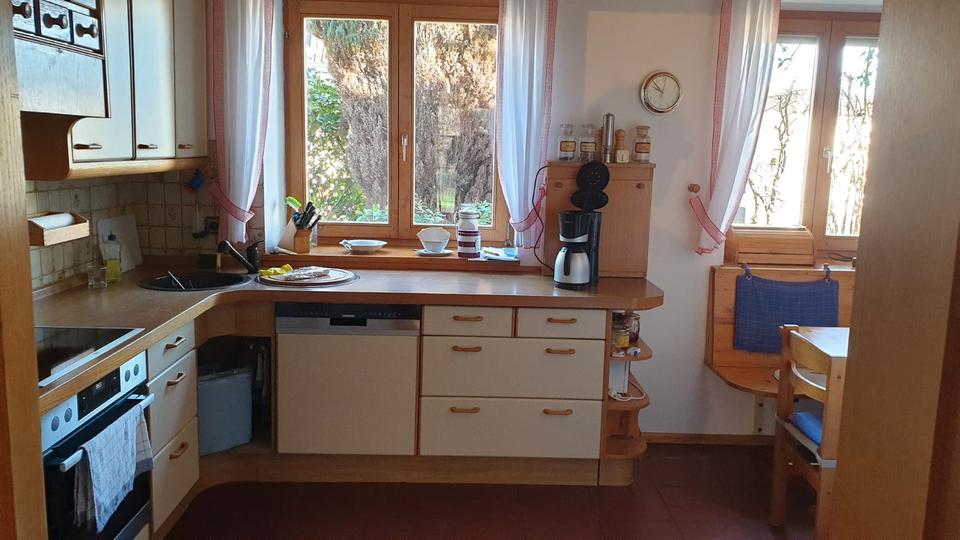 Erdgeschoßwohnung Neutraubling - 3 Zimmer, 125 m&sup2;, 1.200&euro; | Angebot:27605126