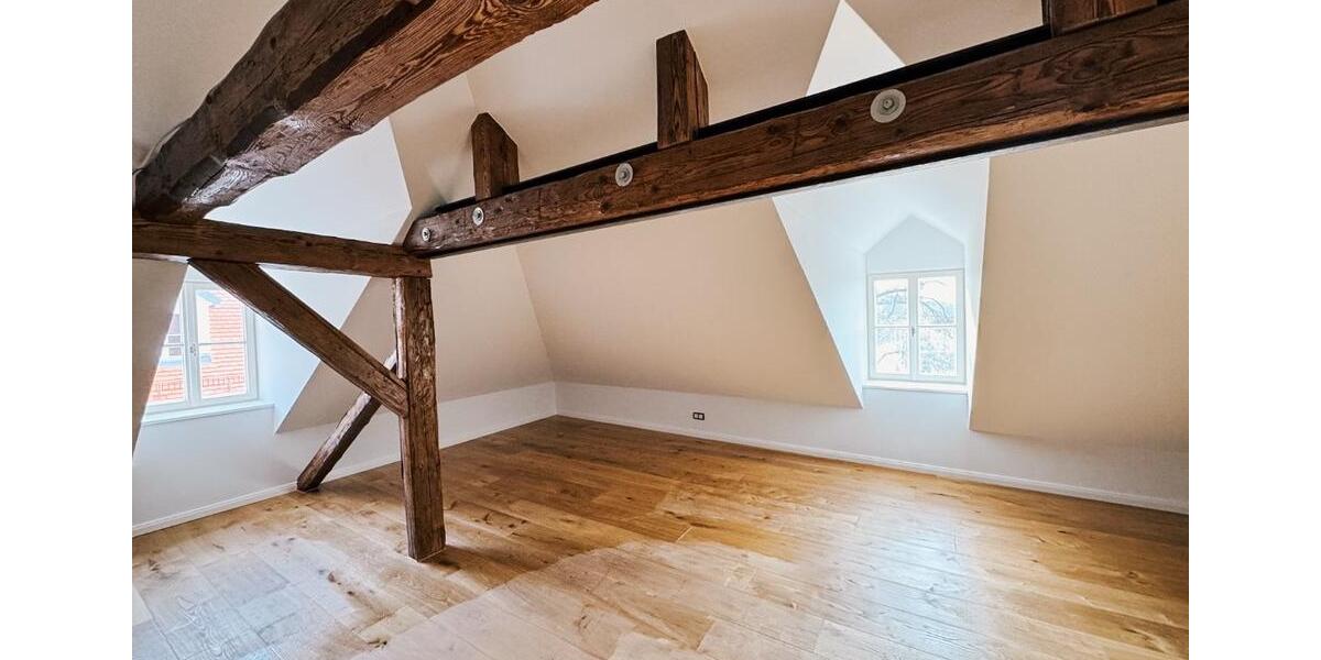 Dachgeschosswohnung im Schloss Regendorf 3 zimmer