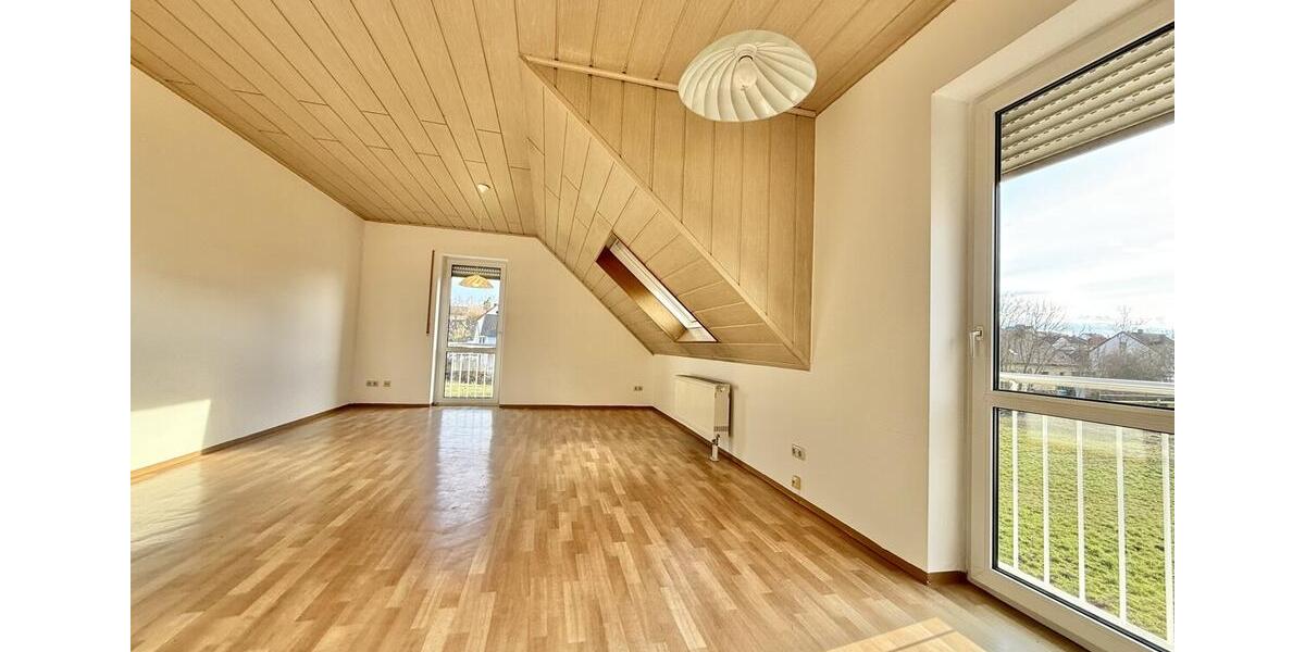 Dachgeschoßwohnung Thalmassing - 3 Zimmer, 83 m&sup2;, 670&euro; | Angebot:25924805