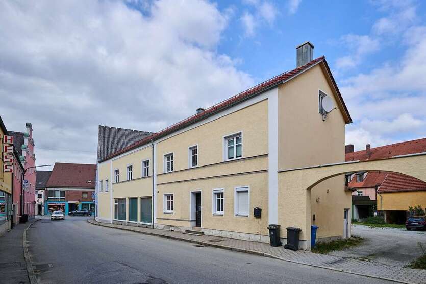 Haus zum Kaufen in Geiselhöring 470.000 € 802.46 m²