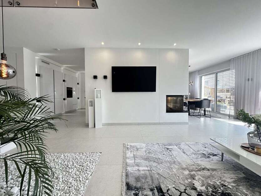 Haus zum Kaufen in Neutraubling 990.000 € 180 m²