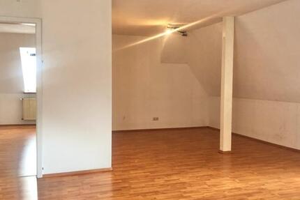 2-Zimmer Dachgeschoss Wohnung im Herzen von Schwandorf