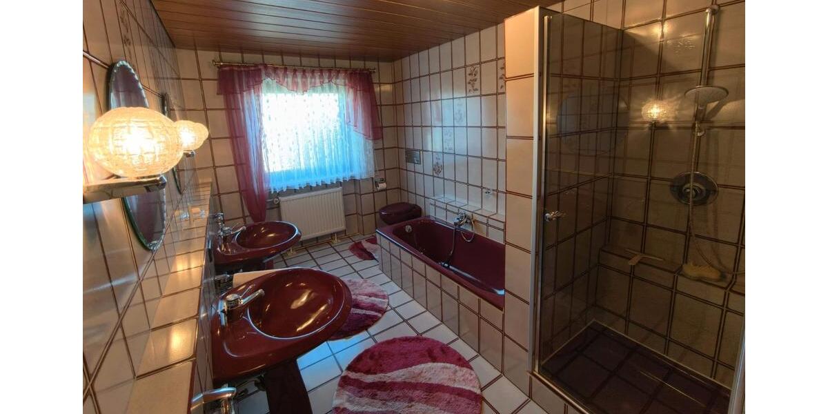 Bungalow Obertraubling - 7 Zimmer, 174 m&sup2;, 760.000&euro; | Angebot:26100471