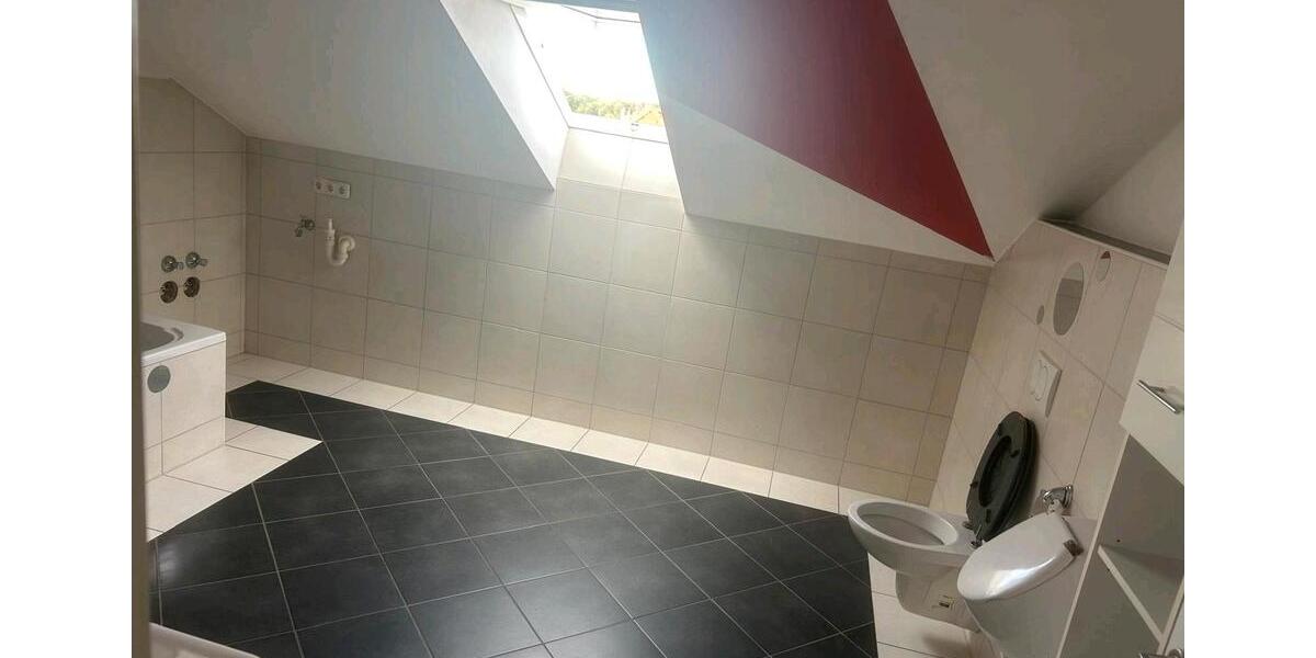 Dachgeschoßwohnung Teublitz - 3 Zimmer, 95 m&sup2;, 750&euro; | Angebot:26614943