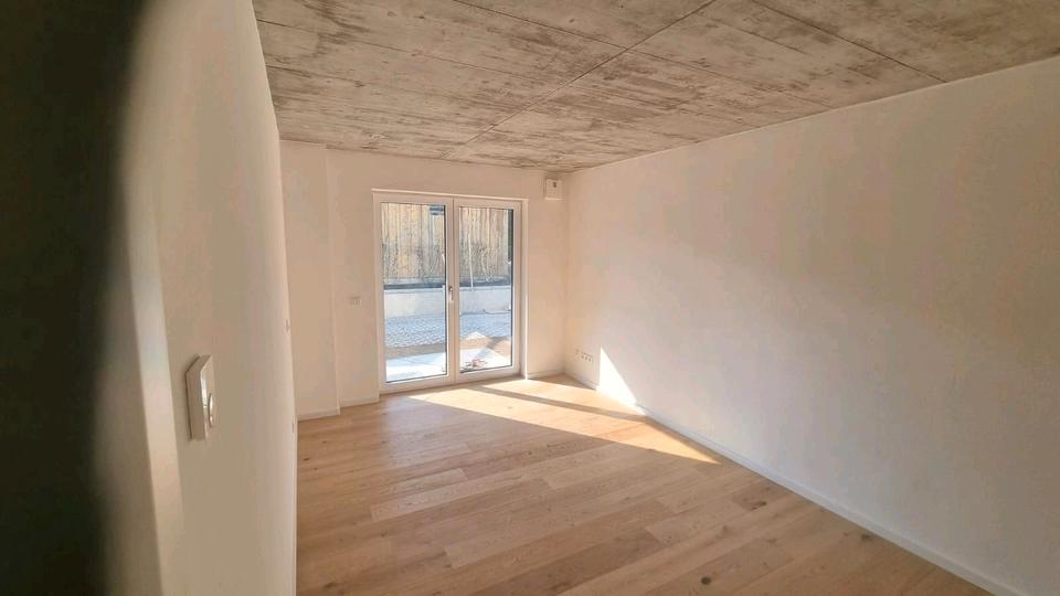 Erdgeschoßwohnung Regensburg Brandlberg - 2 Zimmer, 60 m&sup2;, 1.250&euro; | Angebot:25756849