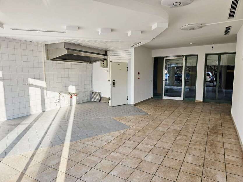Einzelhandel in Regensburg 1.130 € 52.3 m²