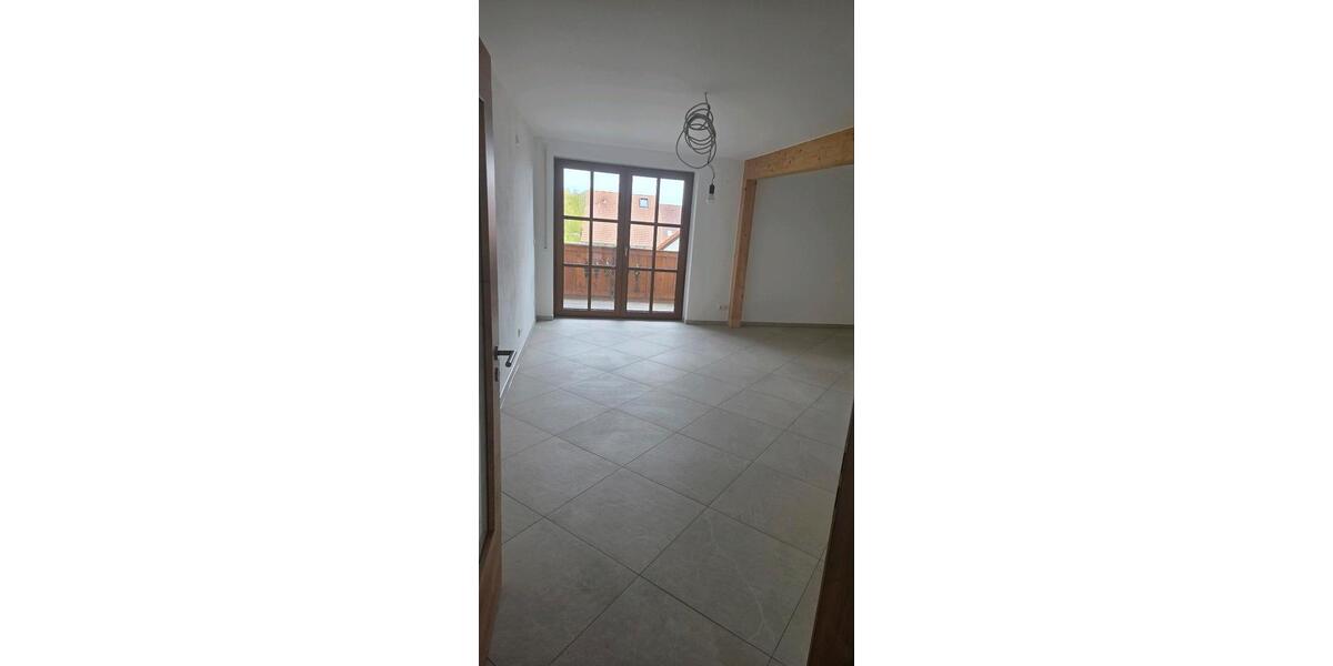 Dachgeschoßwohnung Hemau - 3 Zimmer, 120 m&sup2;, 1.140&euro; | Angebot:26357921