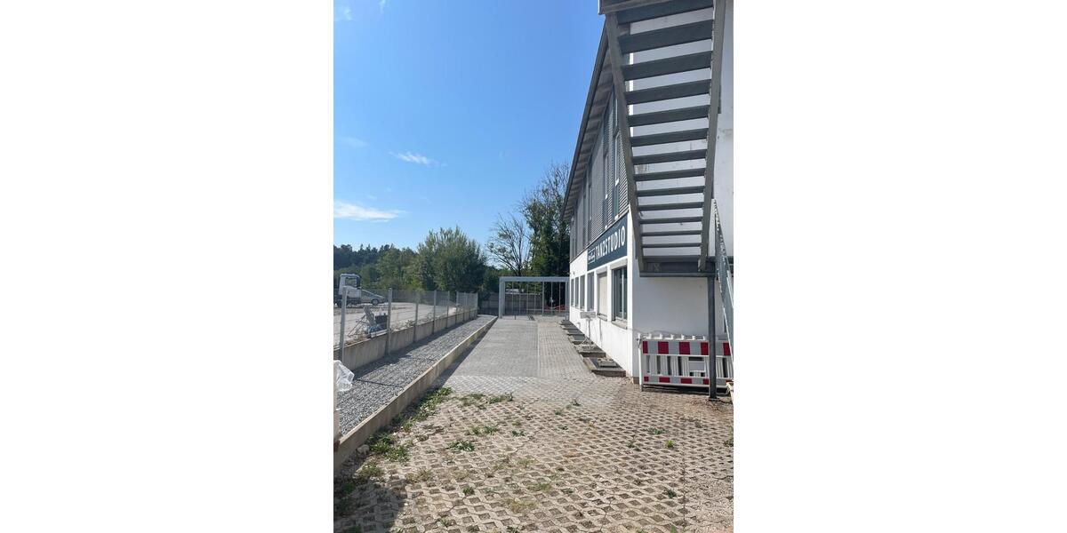 Gewerbehalle mit Werkstatt zimmer