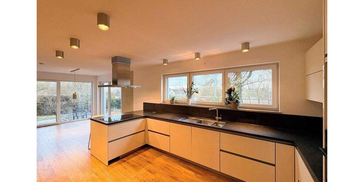 Exklusives Einfamilienhaus Regensburg: Uni UKR - Erstbezug n. Eigennutzung, Garten & Top-Ausstattung 6 zimmer