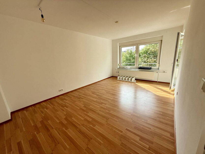 Gepflegte 2-Zimmerwohnung im Regensburger Westen mit Loggia und Garage
