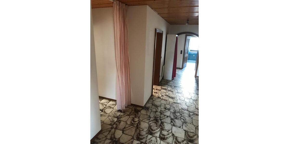 Etagenwohnung Sinzing - 5 Zimmer, 130 m&sup2;, 1.400&euro; | Angebot:25905392