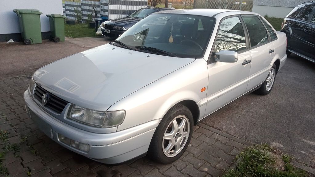 VW Passat 98.000 km 2.999 &euro; Regensburg 93057