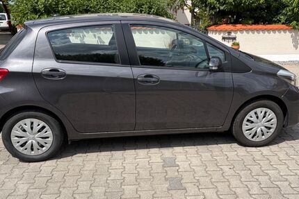 Toyota Yaris 53.000 km 6.600 &euro; Langquaid OT Niederleierndorf 84085