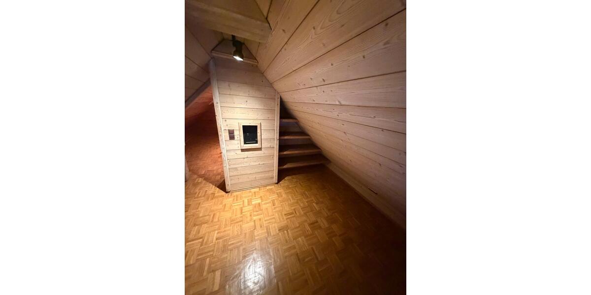 Möblierte 2-Zimmer-Galeriewohnung im Dachgeschoss in Regensburg 2 zimmer