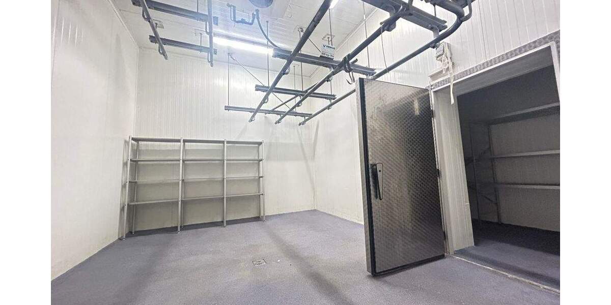 Metzgerei mit Schlachthaus, Laden und riesiger Wohnung zimmer