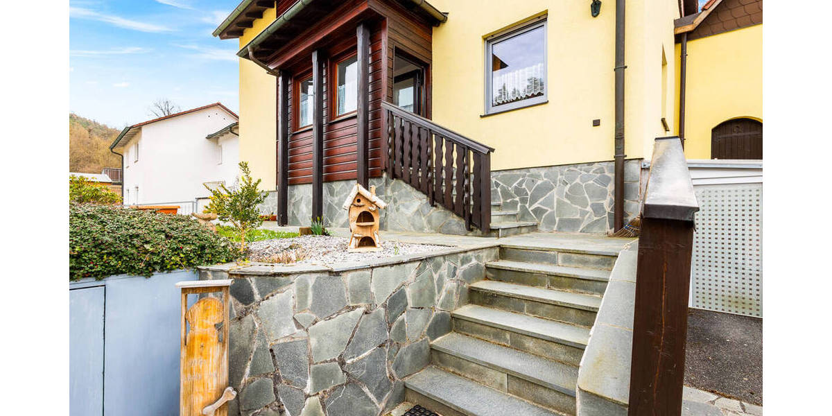 Einfamilienhaus Regenstauf - 8 Zimmer, 215 m&sup2;, 750.000&euro; | Angebot:26246318