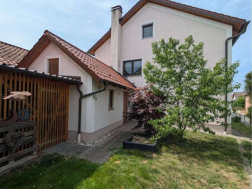 Haus zum Kaufen in Holzheim am Forst 459.000 € 270 m²
