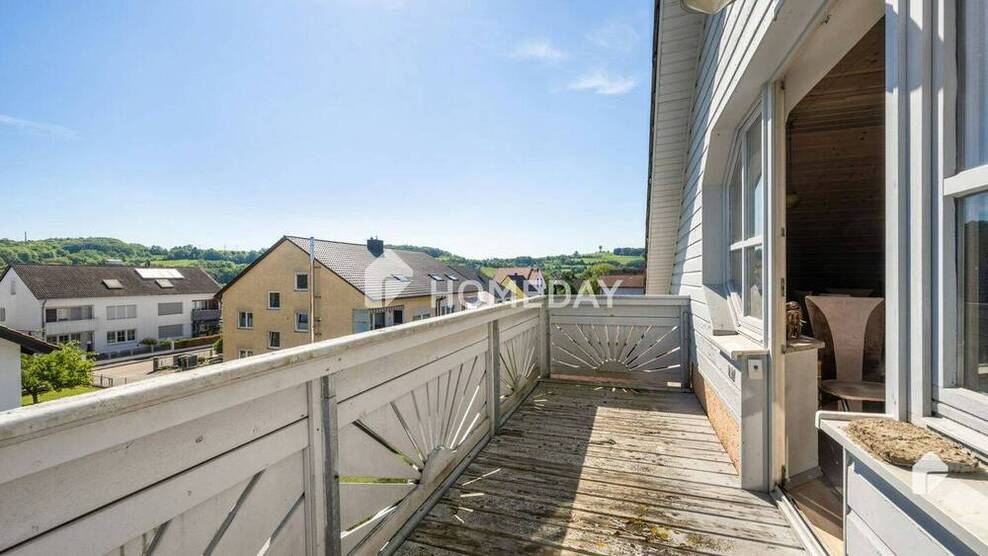 Schöne 2-Zimmer-DG-Wohnung mit Balkon und Stellplatz in sehr guter Lage