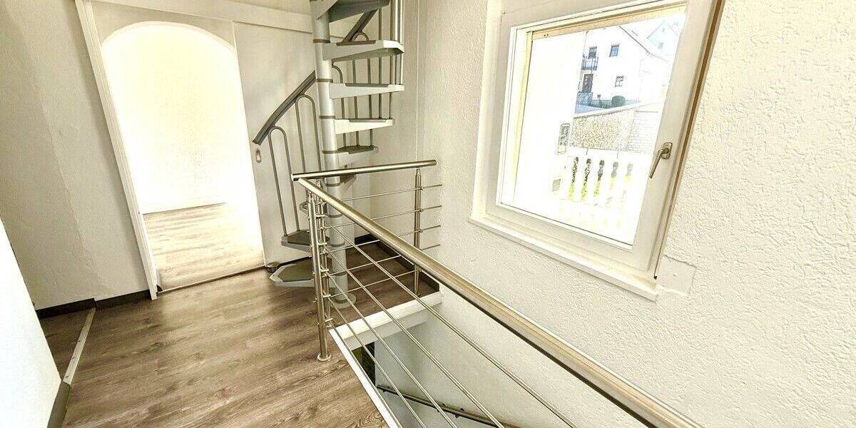 Etagenwohnung Burglengenfeld - 3 Zimmer, 105 m&sup2;, 229.000&euro; | Angebot:25702656