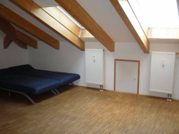 *** Dachgeschoss-Apartment ohne Balkon *** 1 zimmer
