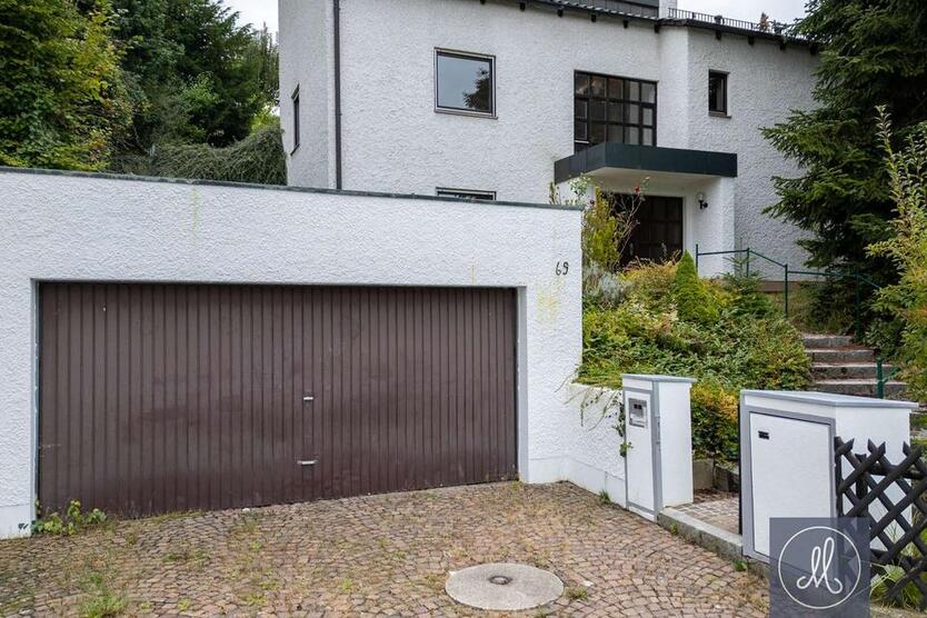 Renoviertes Architektenhaus mit Doppelgarage in bester Lage