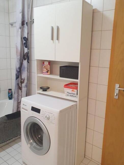 Frei: Schöne Wohnung (2ZKB, etc.) mit Balkon + Inventar, 1. OG, mit Duplex-Parkplatz, in guter Lage!