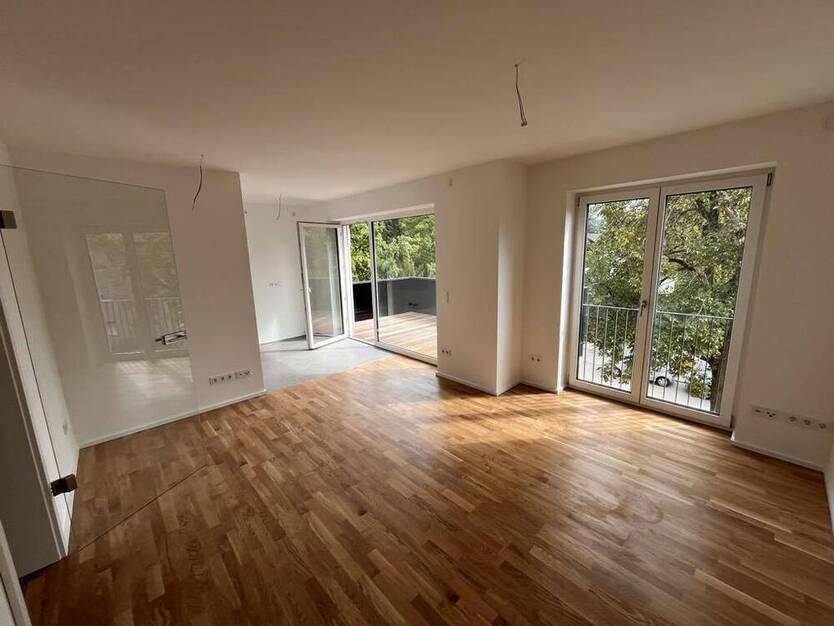 Neubau!Erstbezug! Komf. 2-Zi.-Whg. mit ca. 11 m² Südbalkon im Westen v. Rgbg.