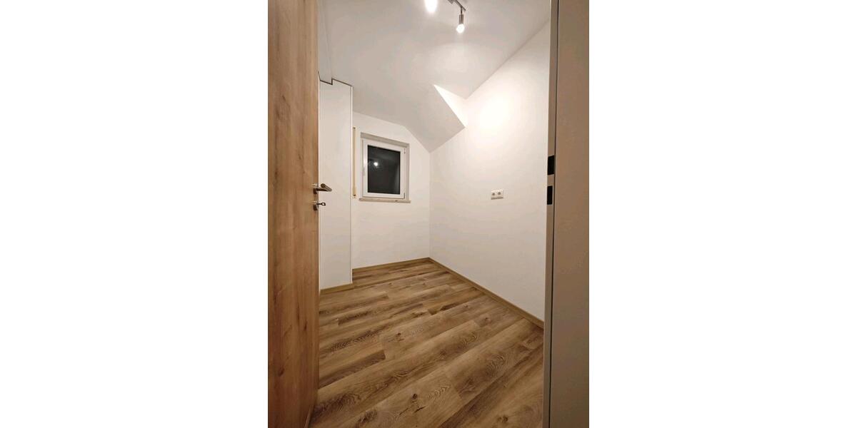 Etagenwohnung Sinzing - 3 Zimmer, 104 m&sup2;, 1.200&euro; | Angebot:26272778
