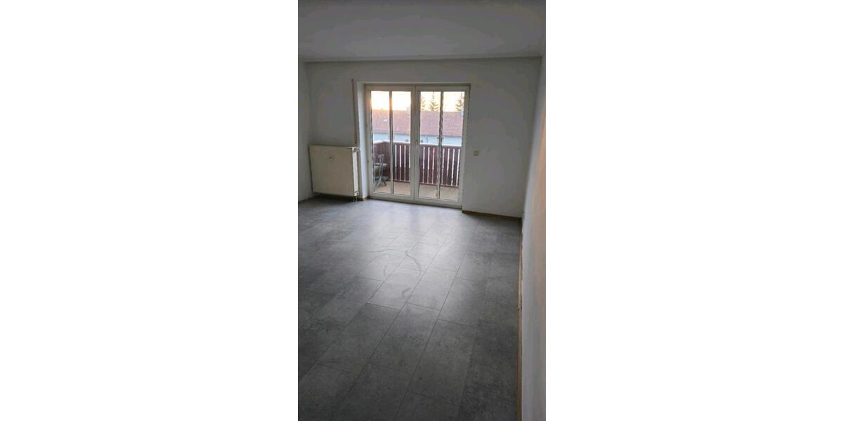 3 Zimmer DG-Wohnung in Maxhütte - Balkon + TG-Stellplatz 3 zimmer