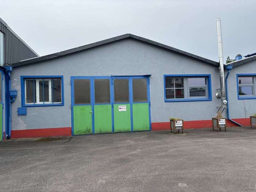 Halle in Regenstauf 1.275 € 254 m²