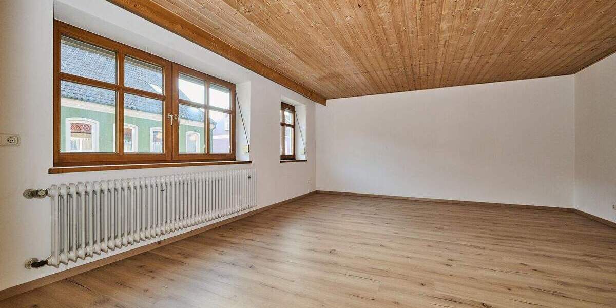 Stabile Mieteinnahmen & Ausbauoption: MFH mit Praxis in Zentrumslage 1 zimmer