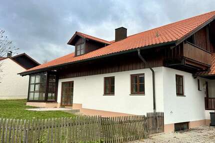 Haus zum Mieten in Mallersdorf-Pfaffenberg 1.380 € 195 m² 5 zimmer