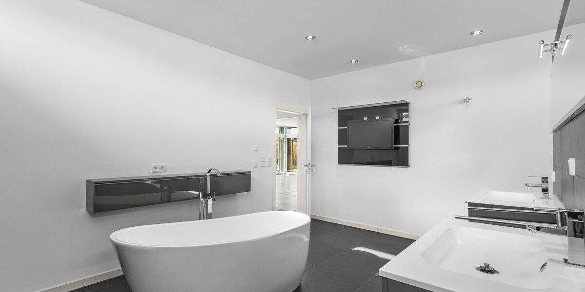 Einfamilienhaus Neutraubling - 5 Zimmer, 203 m&sup2;, 1.149.000&euro; | Angebot:25702693