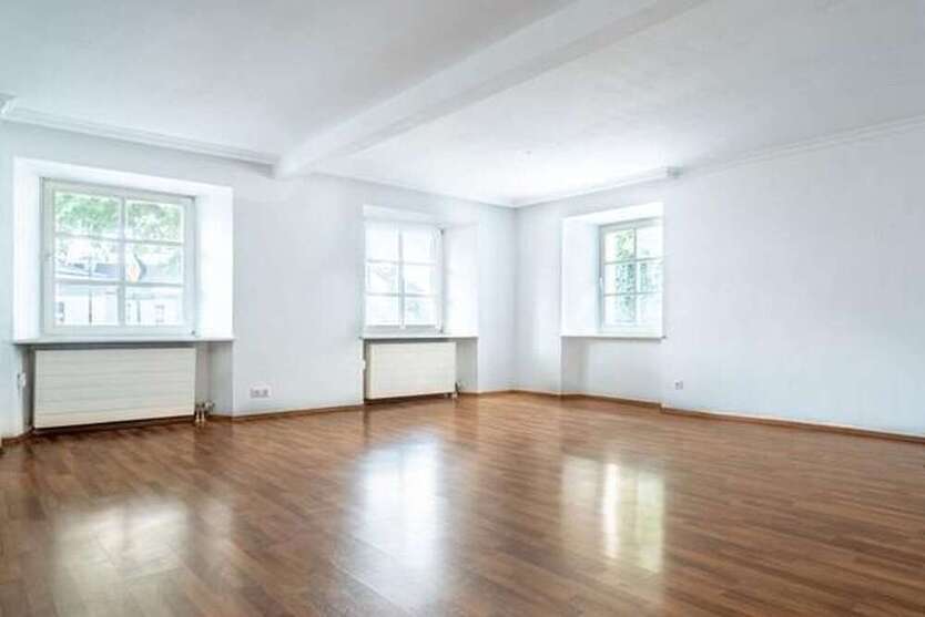Wohnung zum Kaufen in Maxhütte-Haidhof OT Leonberg 269.000 € 145 m²