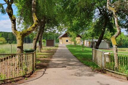 Einfamilienhaus mit großem Grundstück in ruhiger Lage