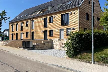 Neue 2-Zimmer Wohnung mit EBK und Balkon in Sinzing zimmer