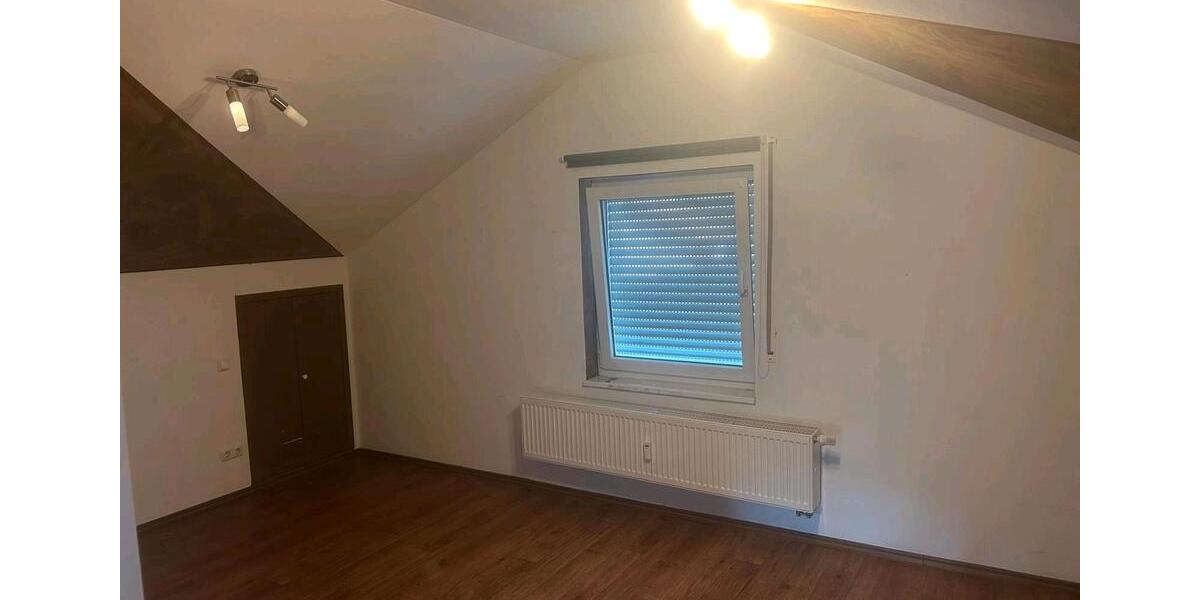 Dachgeschoßwohnung Teublitz - 3 Zimmer, 95 m&sup2;, 750&euro; | Angebot:26614943