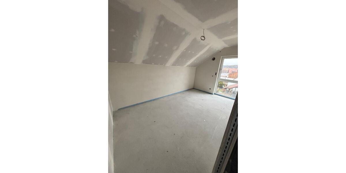 Dachgeschoßwohnung Wenzenbach - 3 Zimmer, 65 m&sup2;, 845&euro; | Angebot:25043631