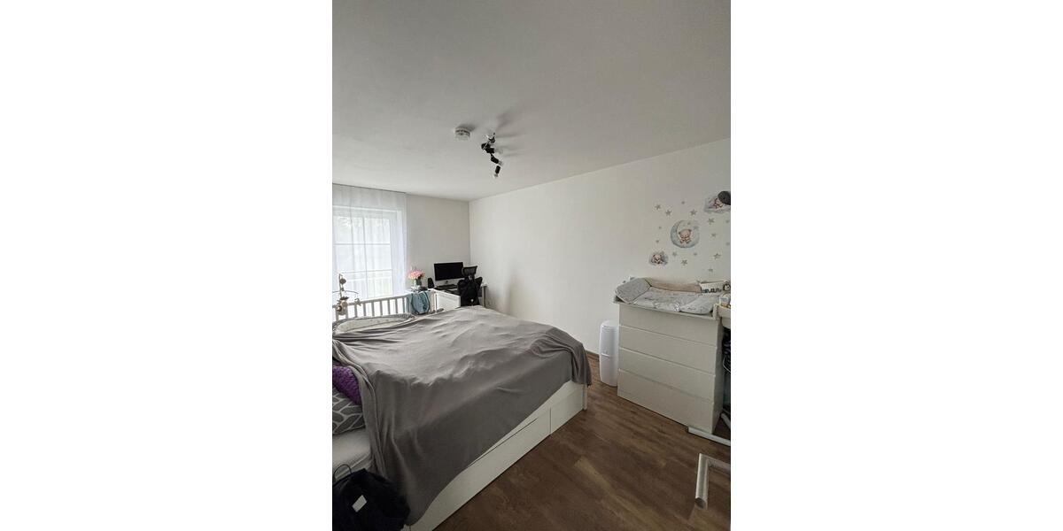 Etagenwohnung Regenstauf - 3 Zimmer, 80 m&sup2;, 1.050&euro; | Angebot:26705037