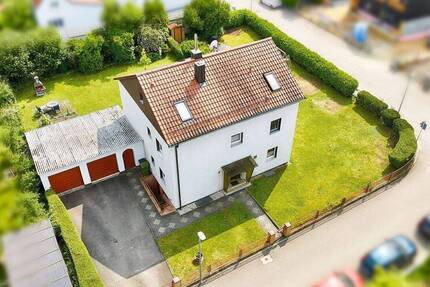 Großzügiges Zwei- bis Dreifamilienhaus, mit viel Potenzial in Regensburg, Stadtteil Reinhausen