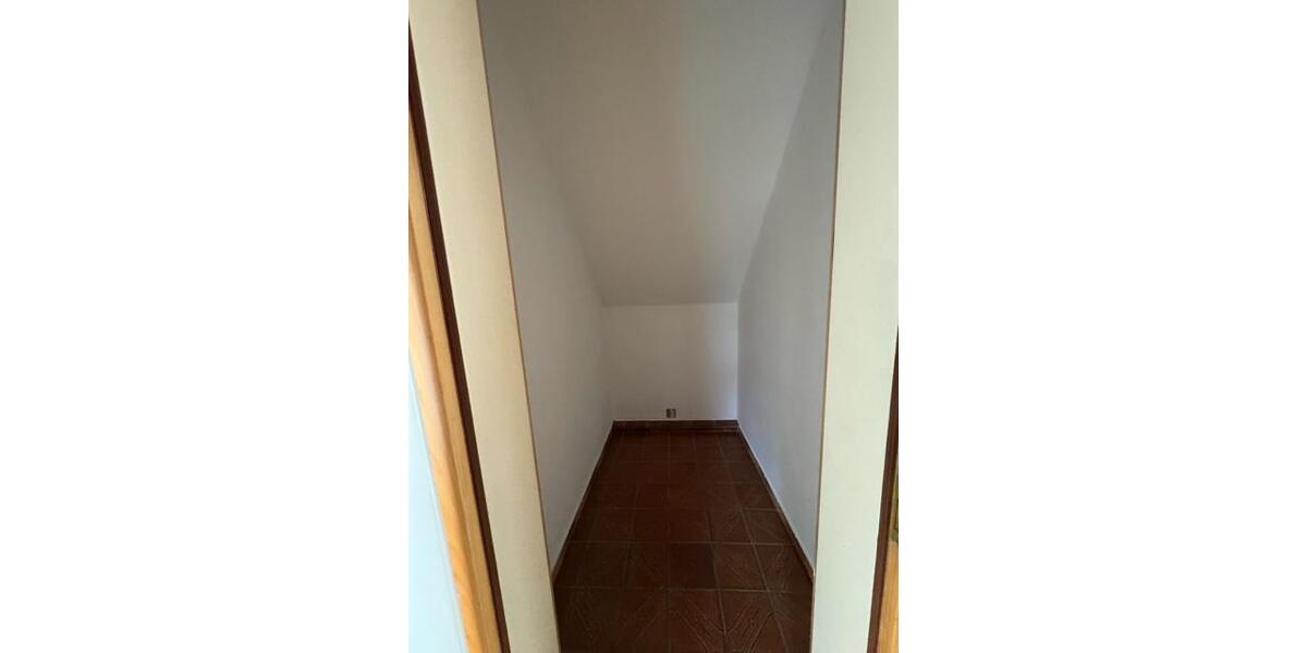 Dachgeschoßwohnung Deuerling - 4 Zimmer, 92 m&sup2;, 1.200&euro; | Angebot:26577851